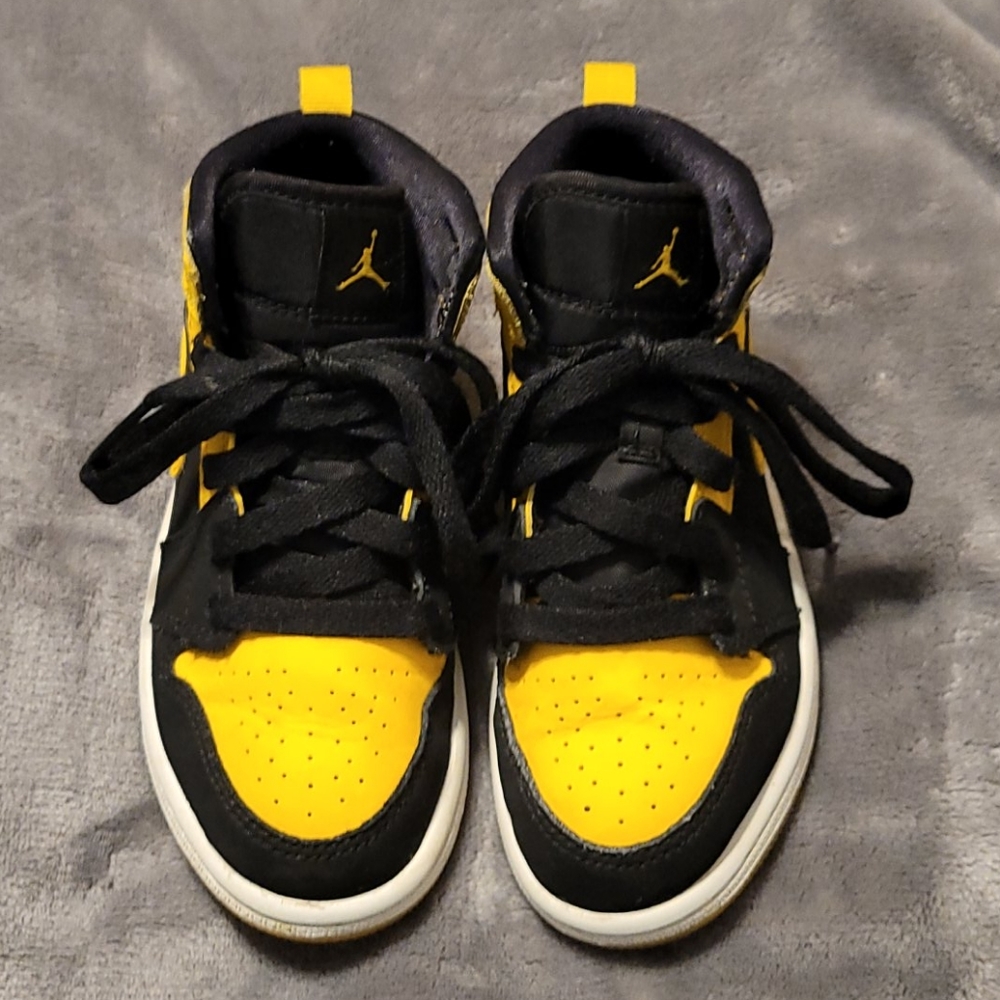 Nike Air Jordan's Black and Yellow Size 12